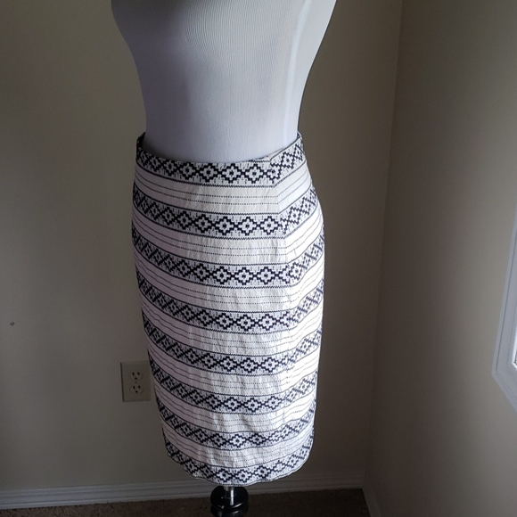 Ann Taylor linen pencil skirt - Picture 2 of 7